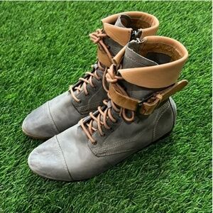 Women’s Gray and Tan Leather Lace-Up Ankle Boots